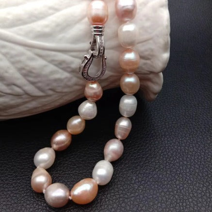 Beautiful Pearl Necklace with Unique Style