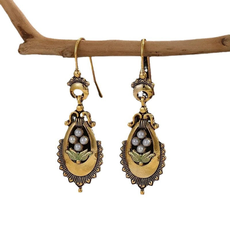 Classic Pearl Earring with Timeless Appeal