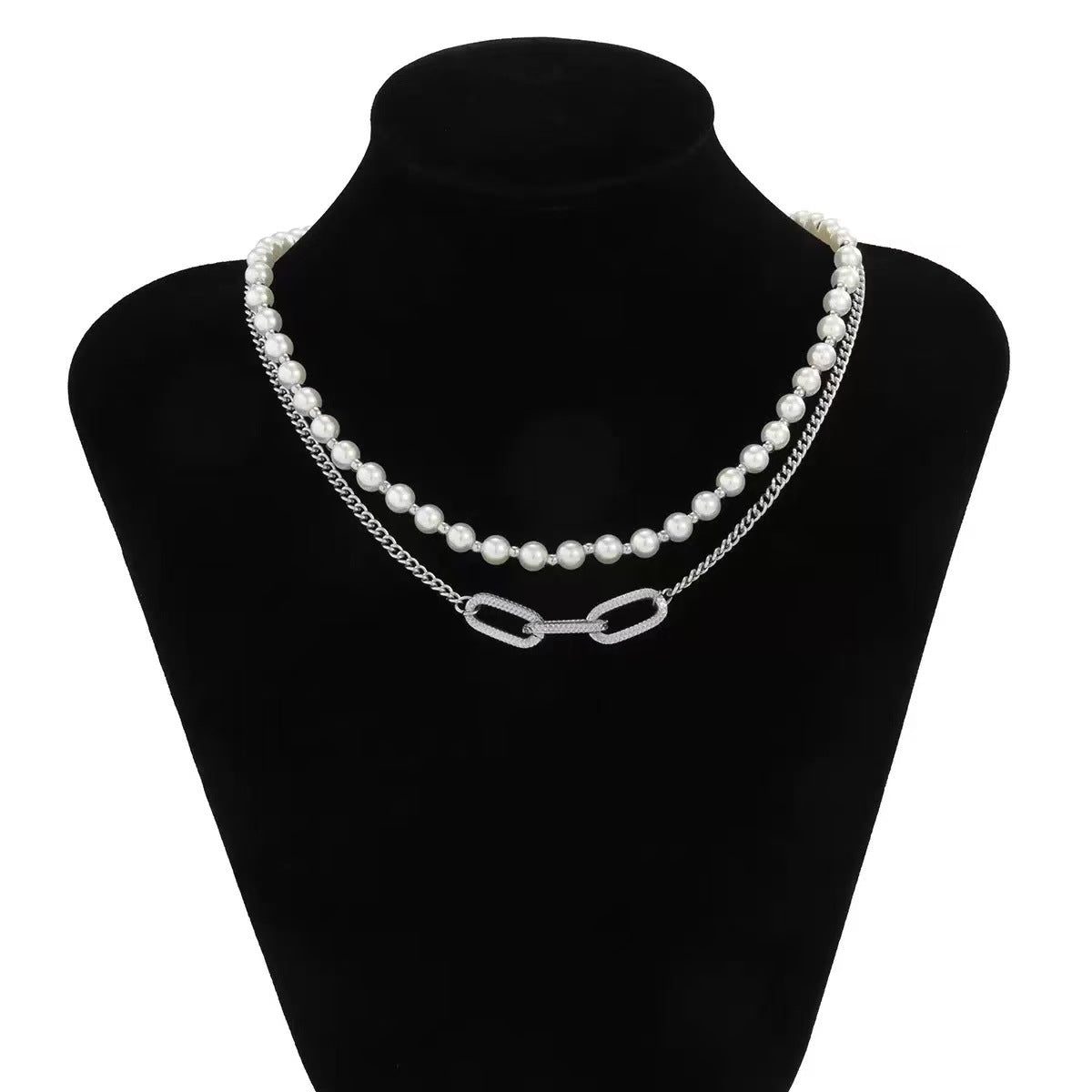Classic Pearl Necklace with Timeless Appeal