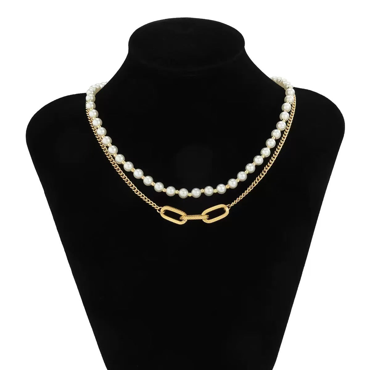Classic Pearl Necklace with Timeless Appeal