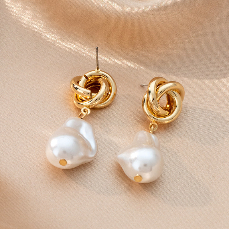 Classic Pearl Earring with Timeless Appeal