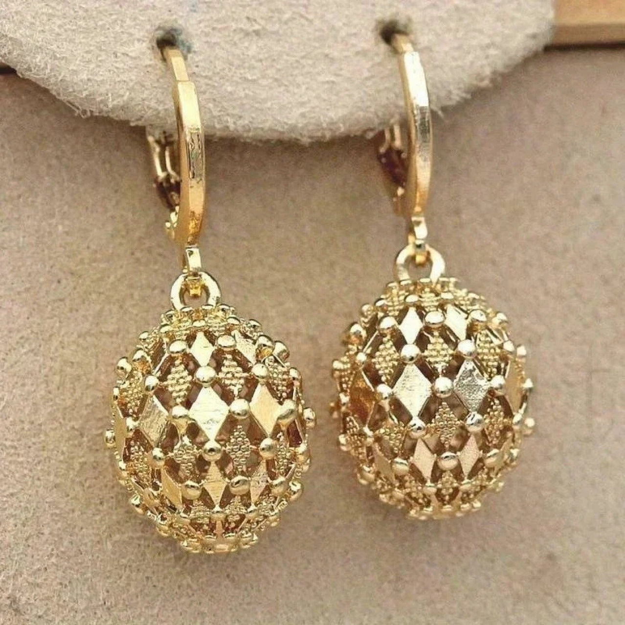 Beautiful Gold Earring with Unique Style