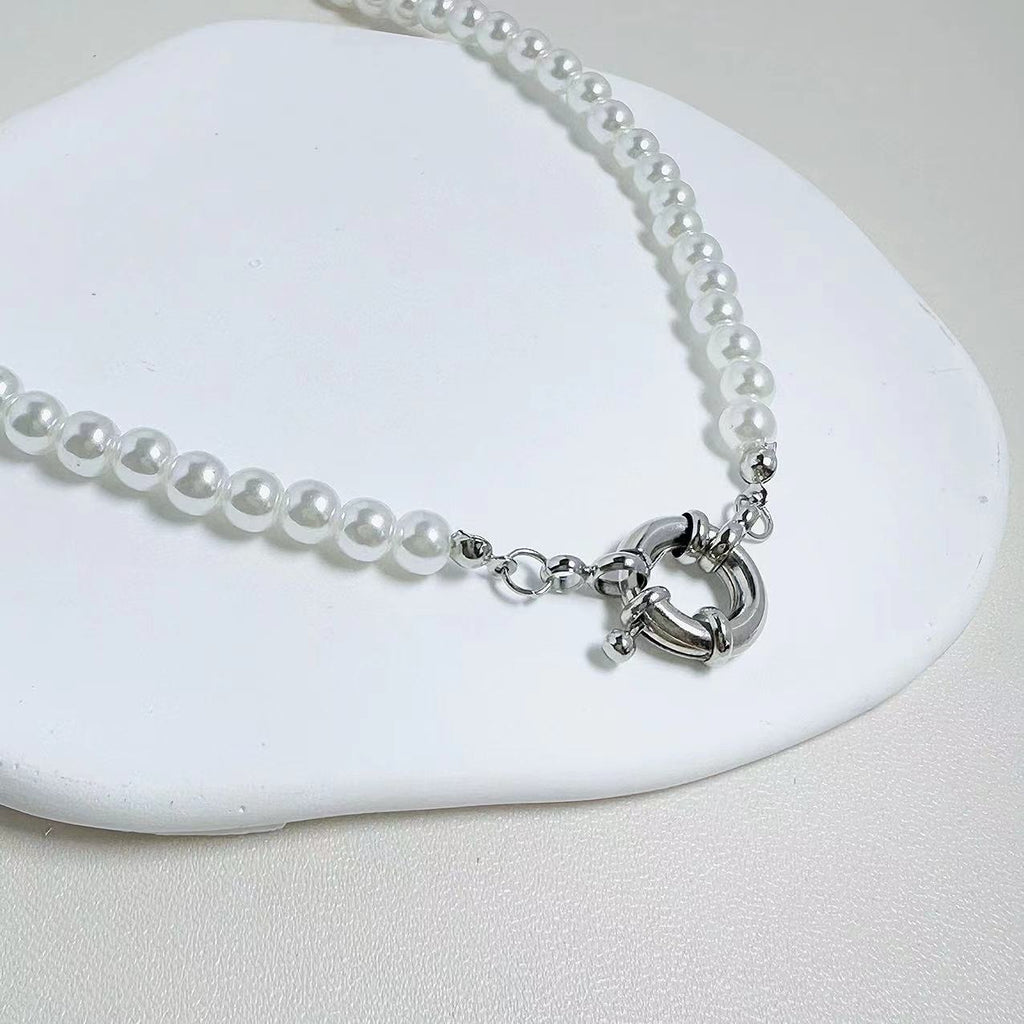 Classic Pearl Necklace with Timeless Appeal