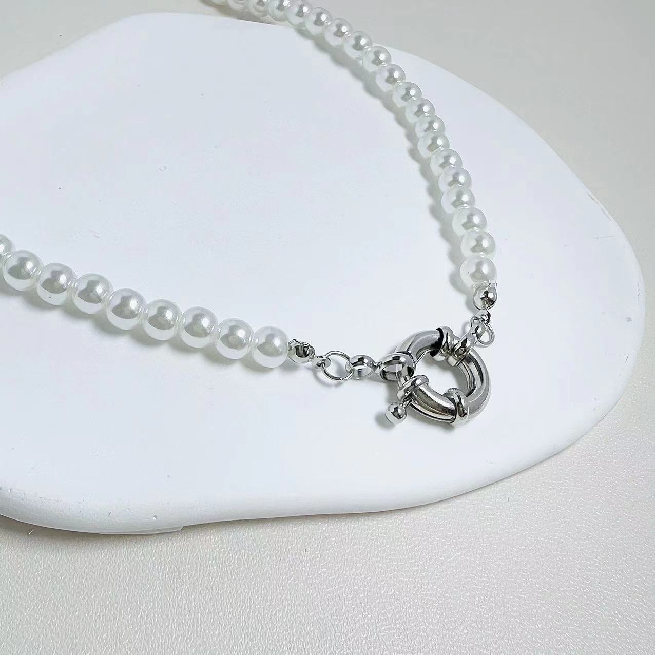 Classic Pearl Necklace with Timeless Appeal