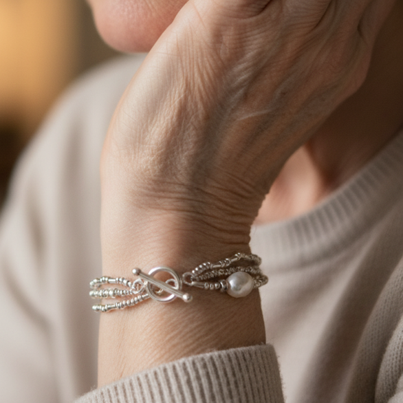 Beautiful Pearl Bracelet with Unique Style
