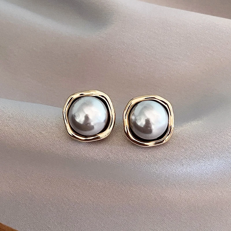 Beautiful Pearl Earring with Unique Style