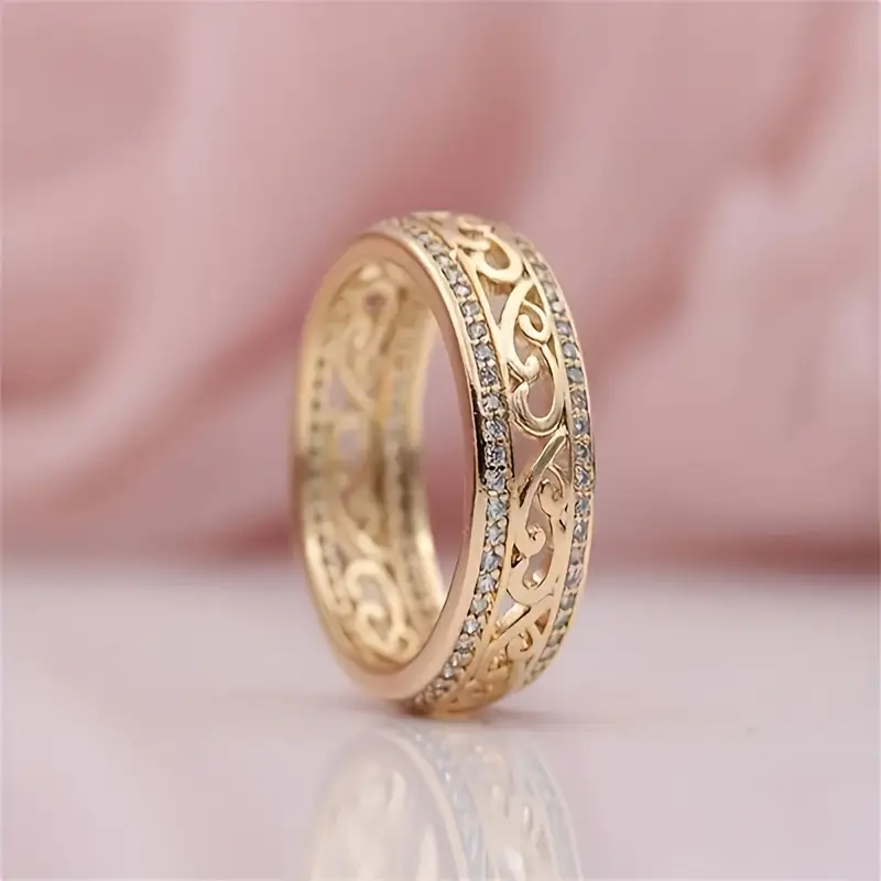 Classic Gold Ring with Timeless Appeal