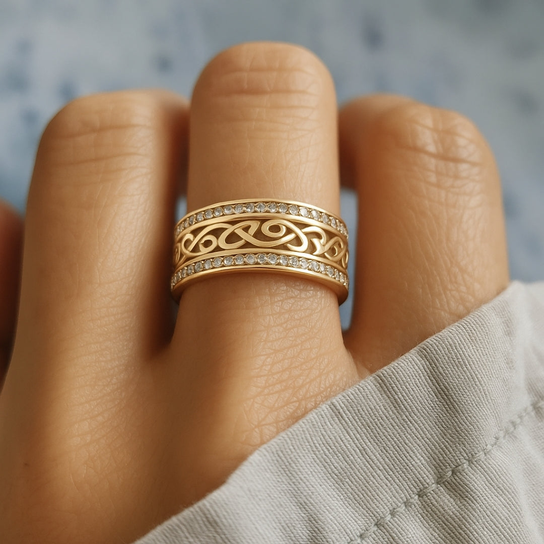 Classic Gold Ring with Timeless Appeal